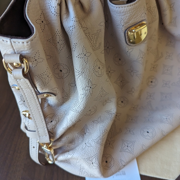 Louis Vuitton Mahina bag - Picture 16 of 16
